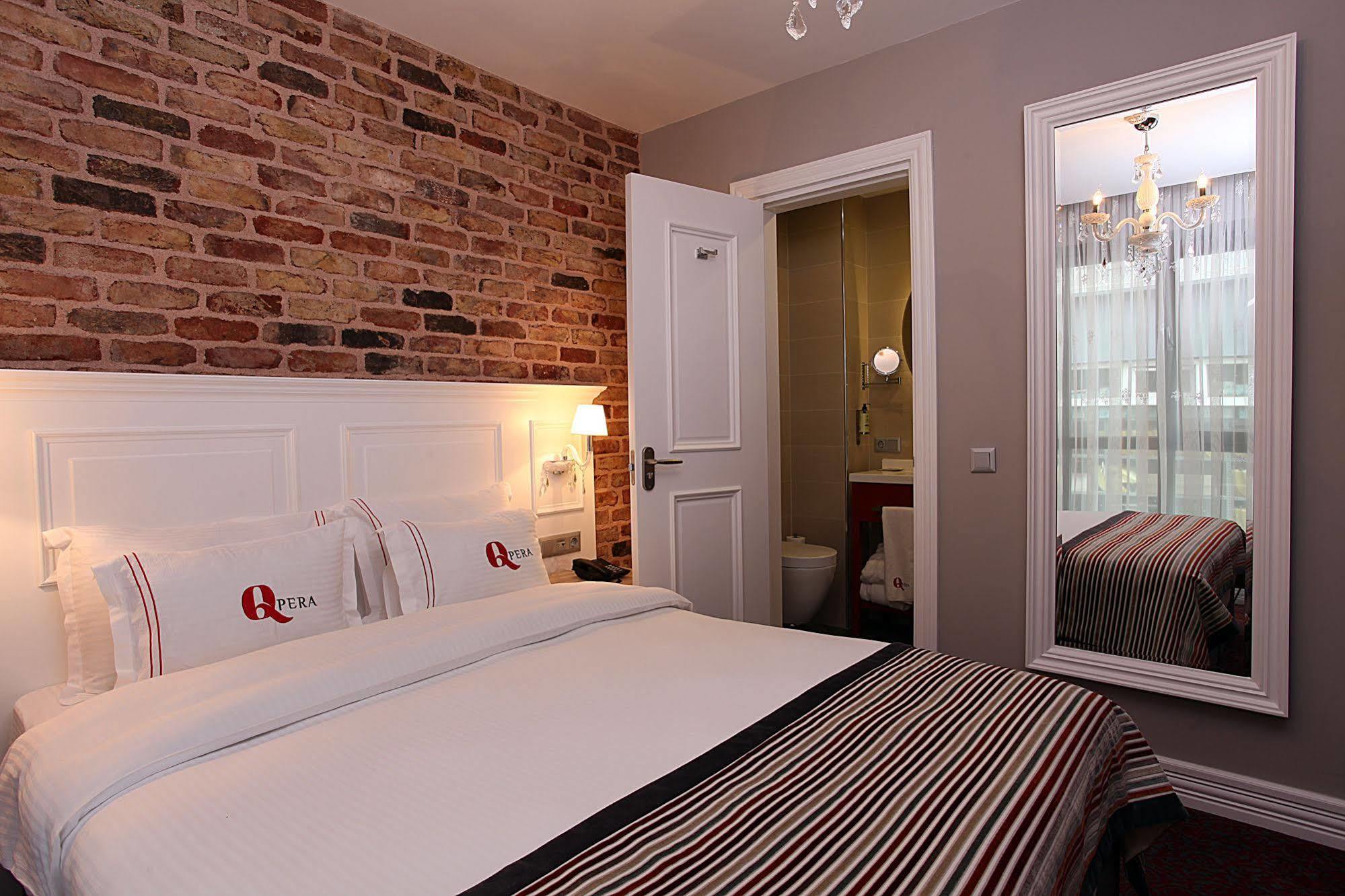 Q Pera Hotel (Adults Only) Istanboel Buitenkant foto
